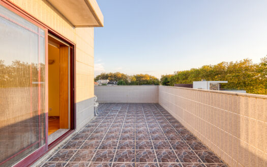 Apartamento Miramar com terraço e vista mar