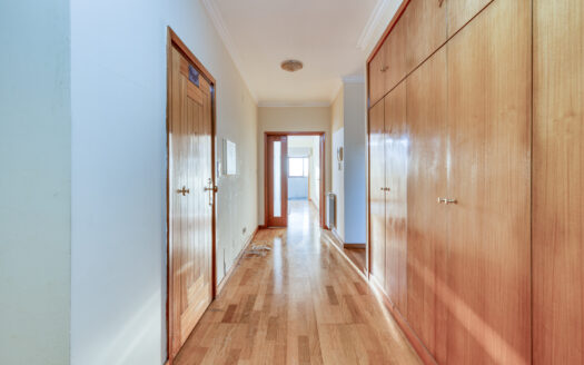 Apartamento Miramar com terraço e vista mar