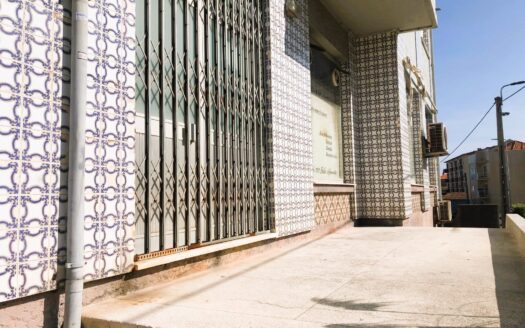 Venda Conjunta de duas lojas em Vilar do Paraíso