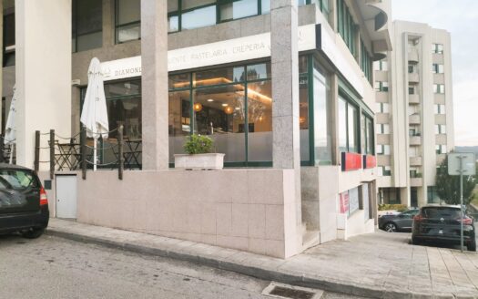 Trespasse Confeitaria no Centro de Paredes