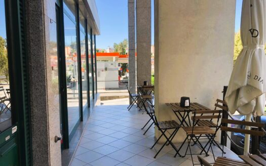 Trespasse Confeitaria no Centro de Paredes