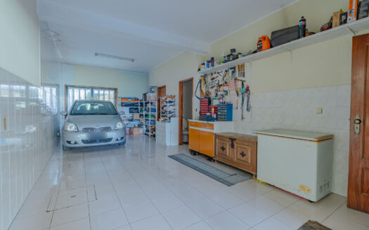Moradia T2 com Possibilidade de T3 + Moradia T2 Independente | 344 m² de Terreno | Garagem Dupla | Painéis Solares | Excelente Localização