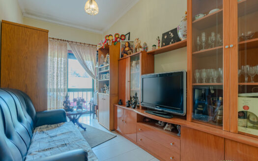 Moradia T2 com Possibilidade de T3 + Moradia T2 Independente | 344 m² de Terreno | Garagem Dupla | Painéis Solares | Excelente Localização