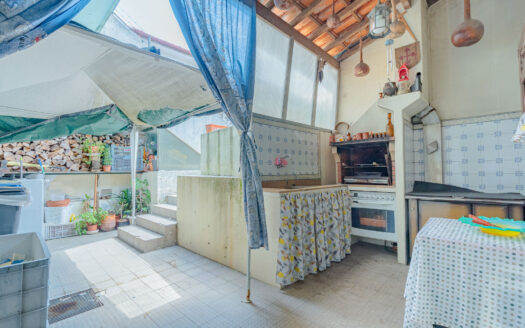 Moradia T2 com Possibilidade de T3 + Moradia T2 Independente | 344 m² de Terreno | Garagem Dupla | Painéis Solares | Excelente Localização