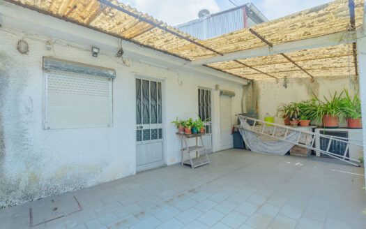 Moradia T2 com Possibilidade de T3 + Moradia T2 Independente | 344 m² de Terreno | Garagem Dupla | Painéis Solares | Excelente Localização