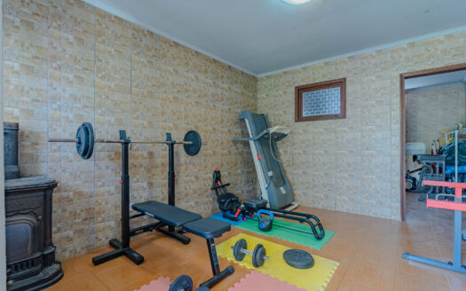 Moradia T2 com Possibilidade de T3 + Moradia T2 Independente | 344 m² de Terreno | Garagem Dupla | Painéis Solares | Excelente Localização