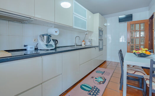 Moradia T2 com Possibilidade de T3 + Moradia T2 Independente | 344 m² de Terreno | Garagem Dupla | Painéis Solares | Excelente Localização