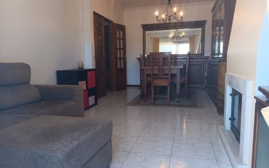 Apartamento T2 com Lugar de Garagem para Arrendamento
