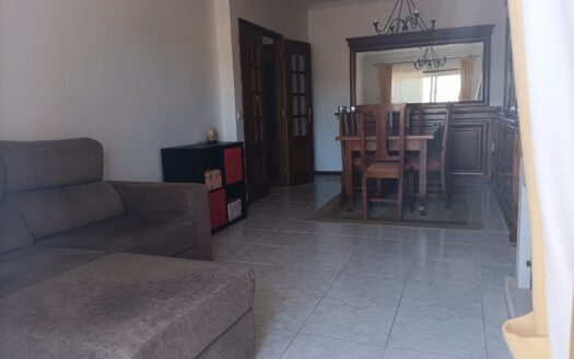 Apartamento T2 com Lugar de Garagem para Arrendamento
