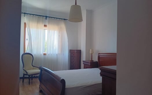 Apartamento T2 com Lugar de Garagem para Arrendamento
