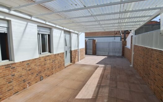 MORADIA TERREA PARA ARRENDAMENTO EM ESMORIZ